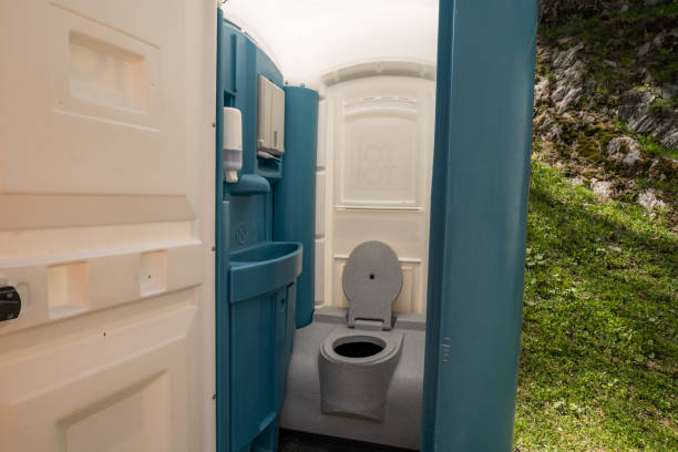 Best Portable Restroom Servicing (Cleaning and Restocking)  in North Kansas City, MO